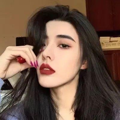 驼背人与舞女